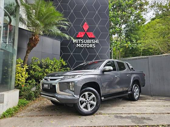 MITSUBISHI L200 TRITON 2.4 16V TURBO DIESEL SPORT HPE CD 4P 4X4 AUTOMÁTICO MITSUBISHI L200 TRITON 2.4 16V TURBO DIESEL SPORT HPE CD 4P 4X4 AUTOMÁTICO